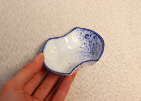 明治後期~大正吹き墨分銅型小皿②　薄め