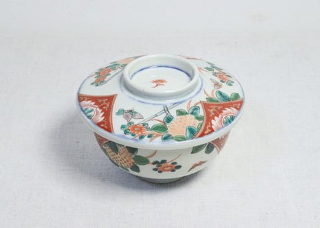 明治前期色絵アジサイに蝶図蓋茶碗