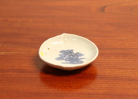 江戸中期コンニャク印判菊水図桃型豆皿③　甘手,小ホツ