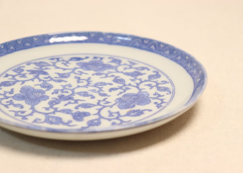 明治後期～大正銅判花と唐草図5寸皿 | 吉祥寺PukuPuku