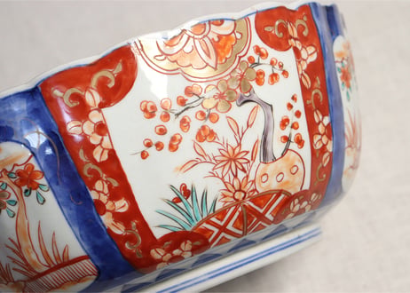 明治前期色絵六方に桜と梅図三ツ組鉢 小・中に高台ホツ