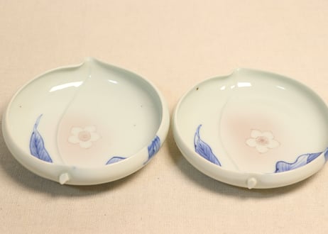 明治後期～大正染付桃と花図桃型皿② 薄め