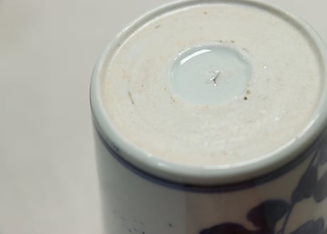 江戸後期染付菊と蝶図猪口①菊三輪