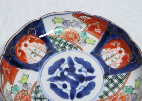 明治前期色絵三方に菊図小皿②　甘手,見込み薄め