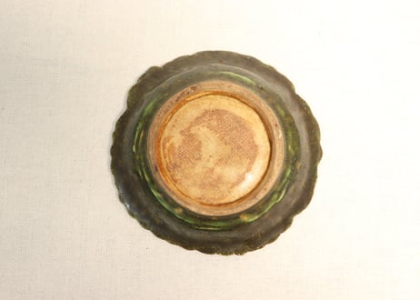 明治前期緑釉陽刻菊花図5寸皿①