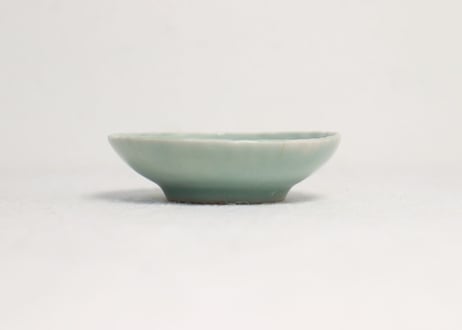 江戸中期青磁陽刻鶴丸図小皿 小ニュウ