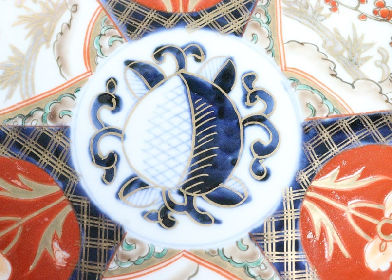 明治前期色絵桃に梅図7寸皿 | 吉祥寺PukuPuku