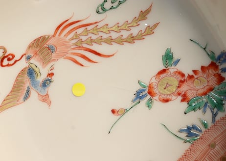 明治後期~大正色絵春蘭と牡丹に鳳凰図角小鉢②　トリ足