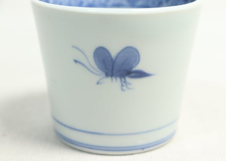 江戸後期染付菊と蝶図猪口②菊二輪