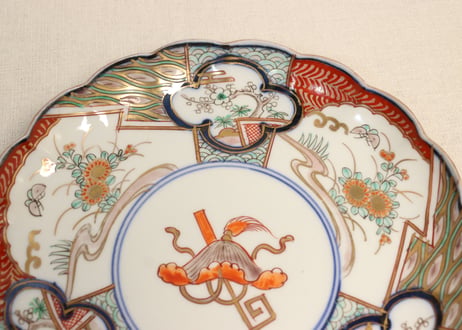 明治前期色絵菊と梅図7寸皿①