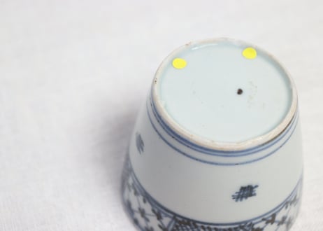 江戸中期染付幾何学と井桁図猪口 高台ホツ