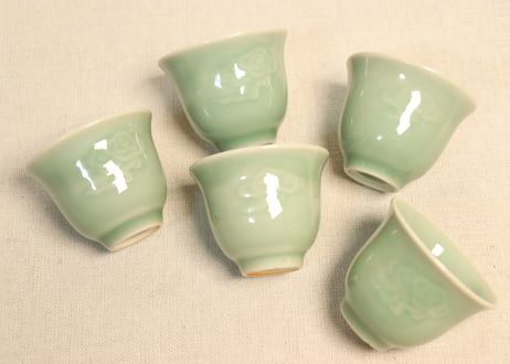 明治前期青磁陽刻雲図煎茶碗