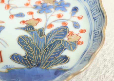 江戸幕末赤絵染付秋海棠と蝶図通り物小皿②少かたつき