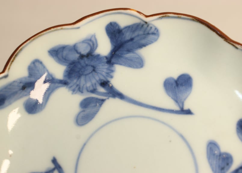 江戸前期 染付 菊流水紋 葉型小皿 江戸中期染付三方に菊図小皿① | 吉祥寺PukuPuku