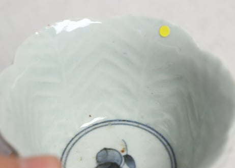 江戸中期染付陽刻雪持ち竹図六弁向付 小ホツ