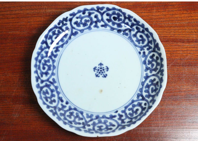 大皿■渦福「江戸中期」蛸唐草紋古伊万里染付大皿 大鉢 菓子器 時代物 骨董品■ 江戸中期染付蛸唐草文6寸皿② 高台ノミホツ,ケムリ | 吉祥寺
