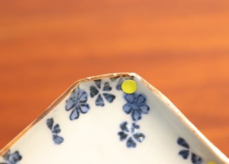 江戸中期紙刷古印判桜散らし図角豆皿②　小ホツ