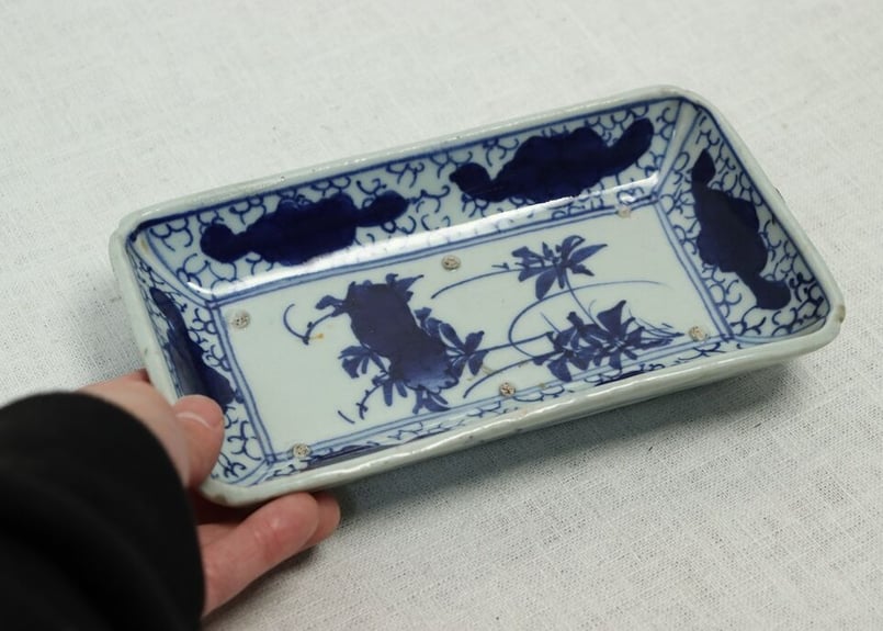 明治前期東北の焼染付牡丹図長皿 がたつき | 吉祥寺PukuPuku