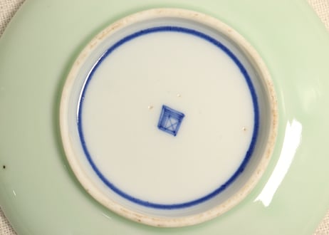 明治前期青磁色釉栗と菊図小皿