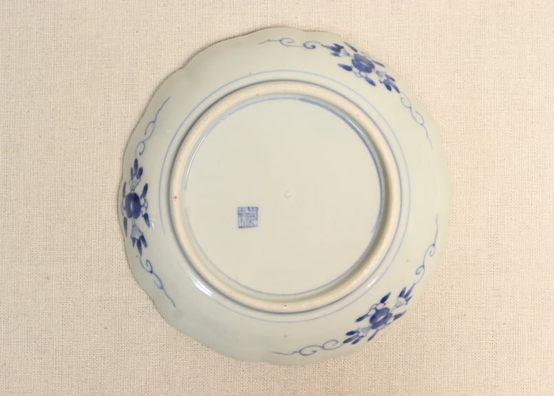 江戸幕末染付春蘭と菊図6寸皿①かたつき | 吉祥寺PukuPuku