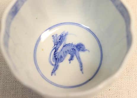 明治前期源六製染付牡丹と唐草図向付