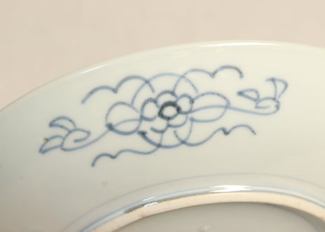 江戸後期染付獅子と牡丹図７寸皿②かたつき