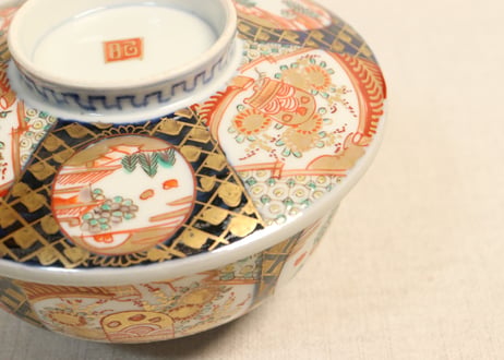 明治前期色絵桃に山水と鳥籠図通り物蒸茶碗