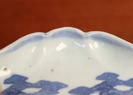 江戸中期コンニャク印判松図富士型小皿 ノミホツ①