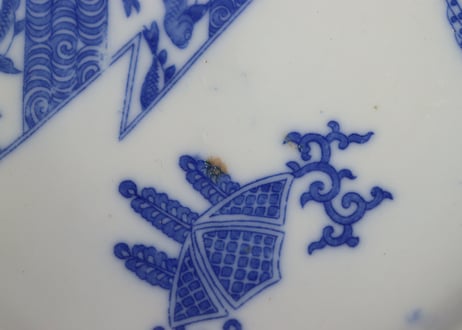 明治後期~大正銅判魚群と鳳凰に桐図小皿　窯傷,かたつき