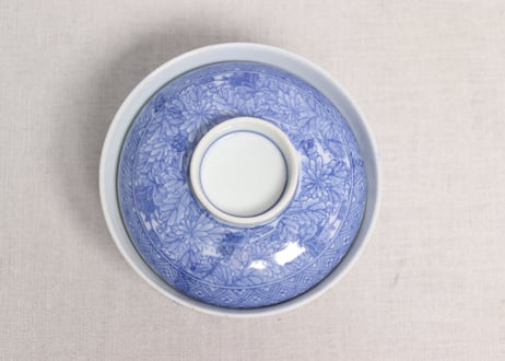 明治後期～大正銅判菊と蝶図蓋茶碗①