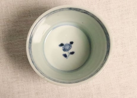 江戸後期染付葵図猪口(大ぶり) 高台ホツ