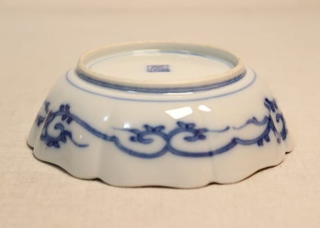 明治後期～大正大聖寺焼色絵花唐草と菊図なます皿