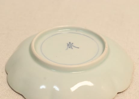 江戸中期染付三方に菊図小皿③　ノミホツ