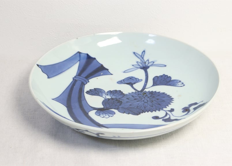 江戸中期染付熨斗に菊図9.5寸皿 | 吉祥寺PukuPuku