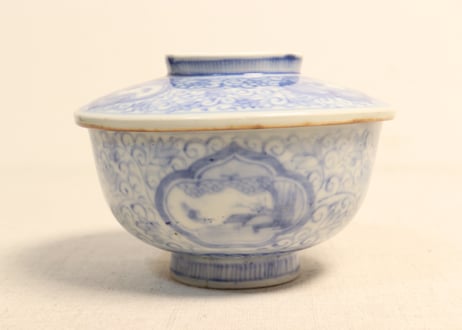 明治前期染付三方に山水窓絵と萩唐草図イゲ縁通り物蒸茶碗
