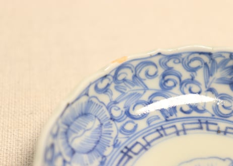 江戸幕末線描き牡丹と唐草図小皿①