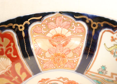明治前期色絵梅に鶯と牡丹図6寸鉢　高台窯傷