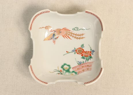 明治後期~大正色絵春蘭と牡丹に鳳凰図角小鉢①