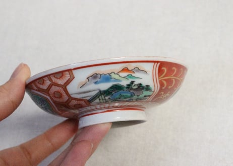 江戸後期色絵山水図窓絵と亀甲文図蓋茶碗　少釉剥げ