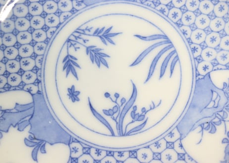 明治後期~大正銅判梅牡丹菊と幾何学文図小皿