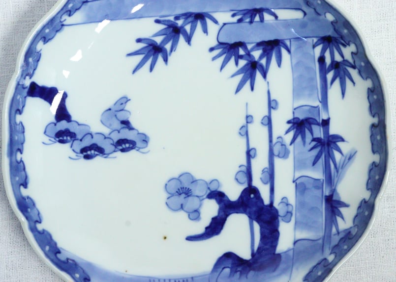 明治16年 (1883年) 松竹梅 染付 乳白色 壜(びん)1個 共箱 明治16年 (1883年) 松竹梅 染付 乳白色 壜(びん)1個 共箱 - メルカリ
