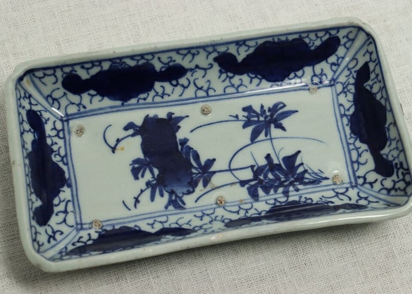 明治前期東北の焼染付牡丹図長皿 がたつき | 吉祥寺PukuPuku