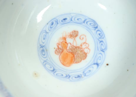 明治前期色絵瓢箪に蝶と花鳥図飯茶碗②高台ホツ,窯傷