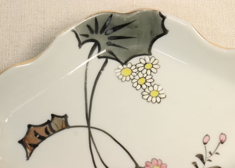明治後期~大正色絵つわぶき図菱型皿①