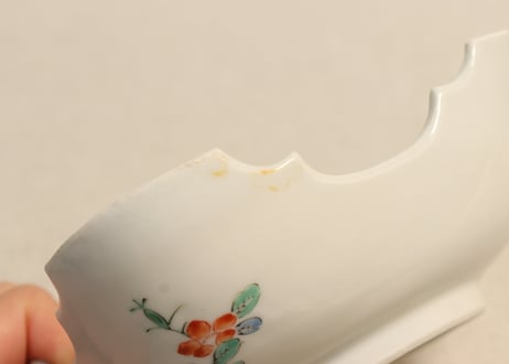 明治後期~大正色絵春蘭と牡丹に鳳凰図角小鉢①