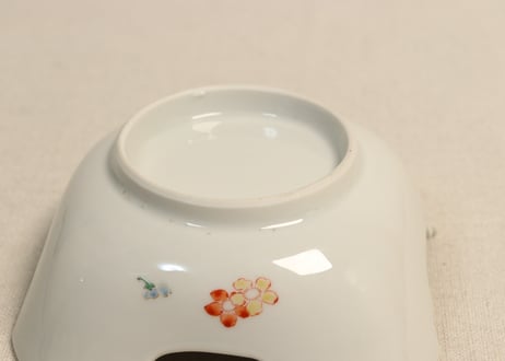 明治後期~大正色絵春蘭と牡丹に鳳凰図角小鉢①