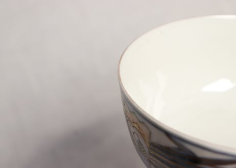 明治前期色絵春蘭と椿図通り物蒸茶碗