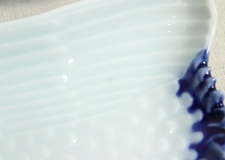 明治後期～大正陽刻染付鶴型皿
