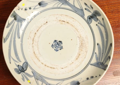 江戸中期くらわんか染付扇面と菖蒲図6寸浅鉢　ホツ,ニュウ