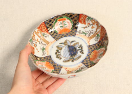明治前期色絵桃と松竹梅図なます皿　歪み